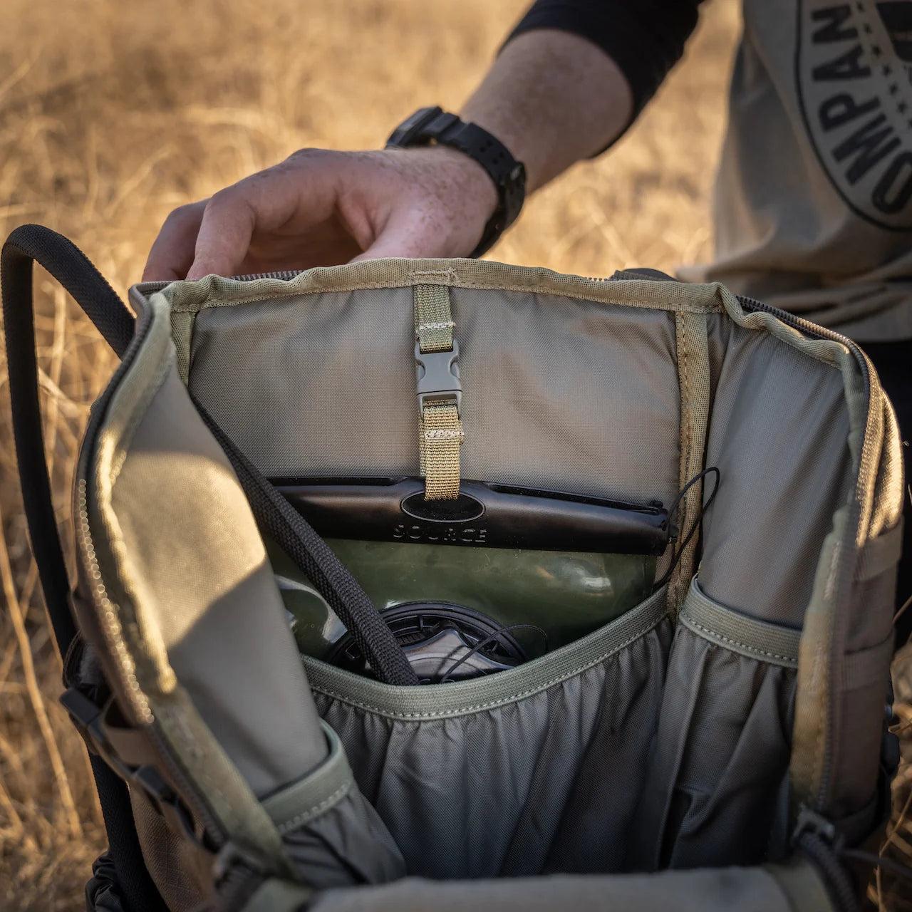 Eberlestock Bandit | Lightweight EDC Bag w/ Hydration Carry